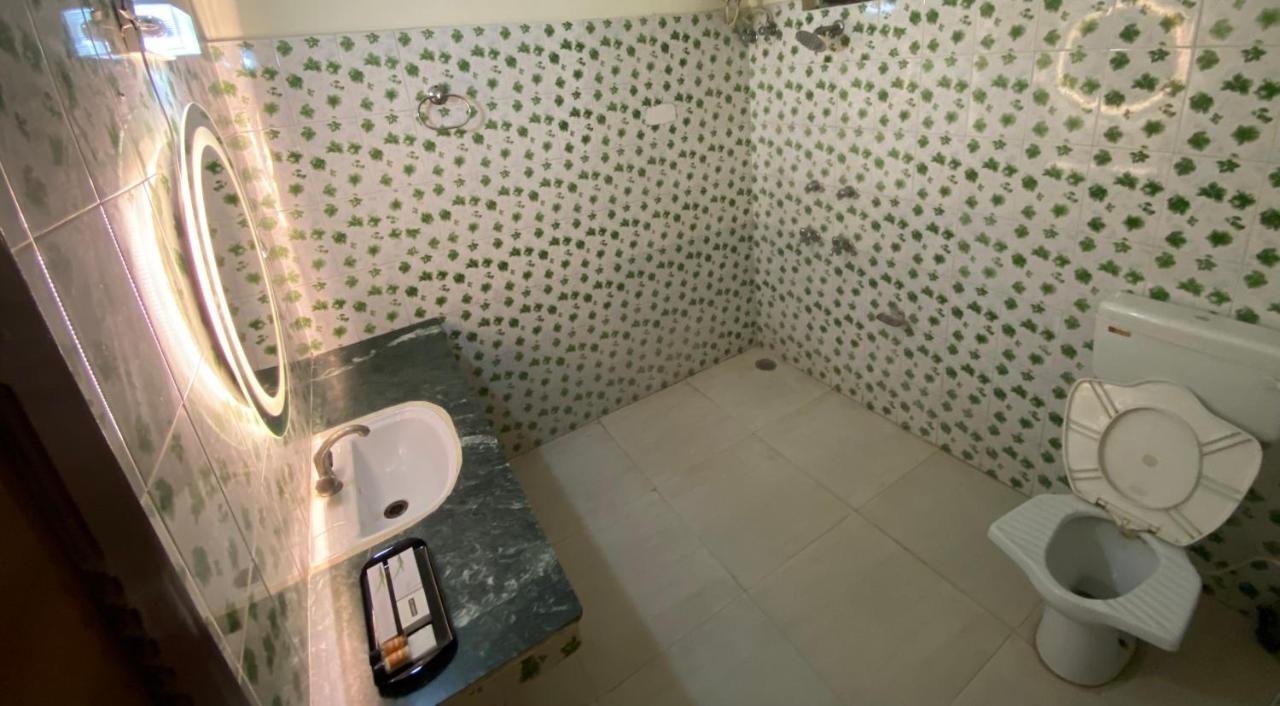 Ekant Guest House Dadahu Bagian luar foto